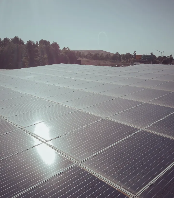 L'energia fotovoltaica: dalla scoperta delle celle solari alle applicazioni moderne