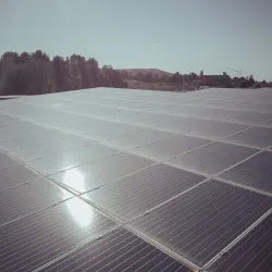 L'energia fotovoltaica: dalla scoperta delle celle solari alle applicazioni moderne