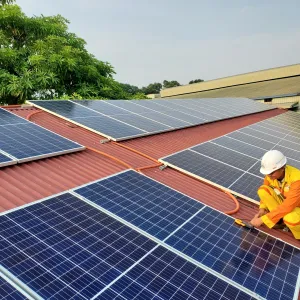 Impianto fotovoltaico parzialmente integrato
